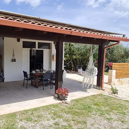 Trullo Serenita Retreat With Relaxing Pool Area 公寓 *